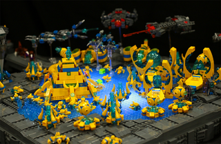 Illustration for article titled Fans Build 14 Feet of StarCraft II in LEGO